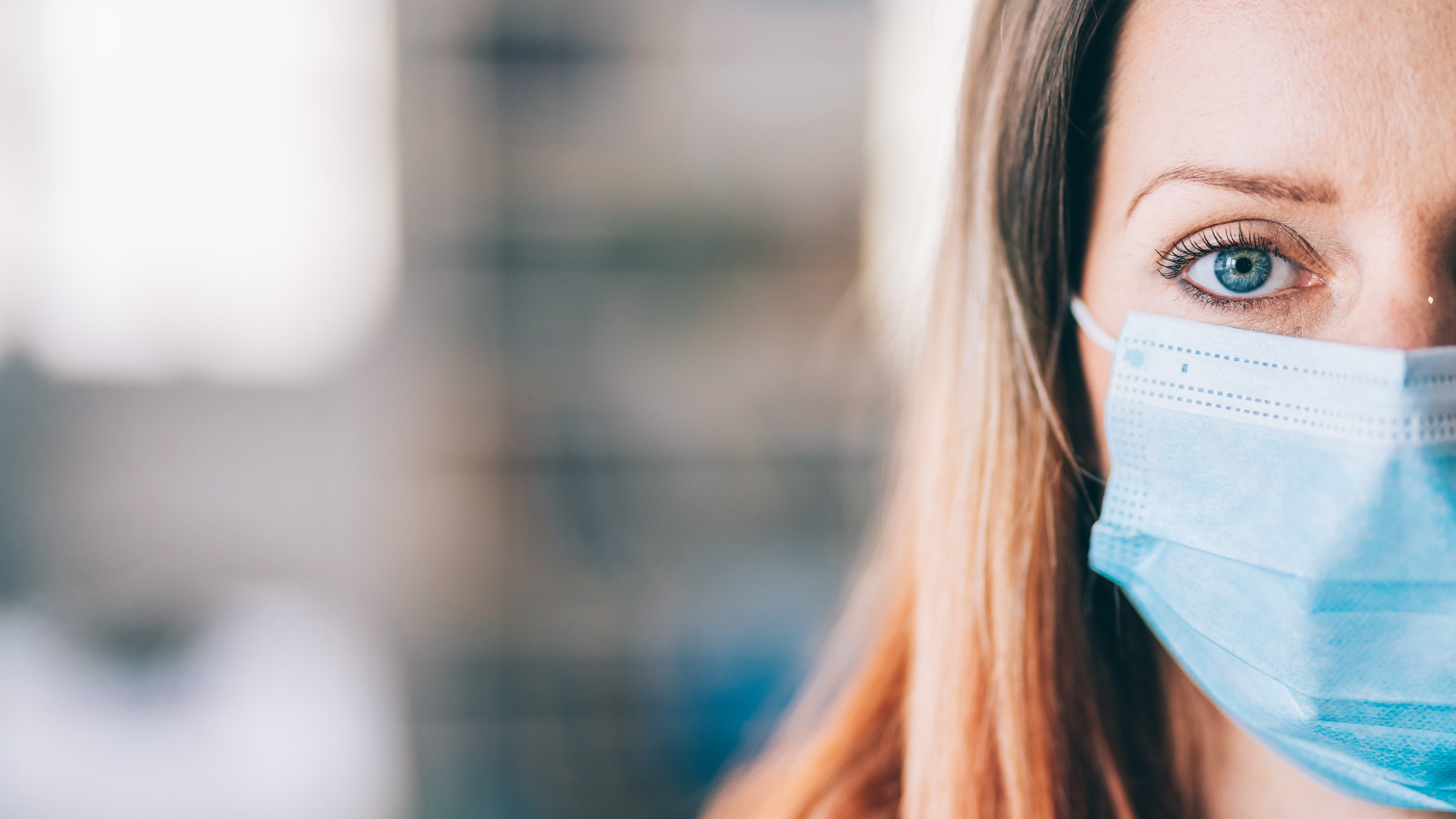 Woman wearing a face mask